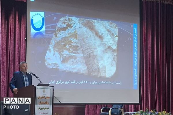  همایش تخصصی باغداران و کشاورزان شهرستان فیروزکوه در سالن شهید آوینی