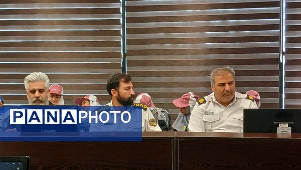 جمعی از دانش‌آموزان استان البرز به عنوان همیار پلیس انتخاب شدند