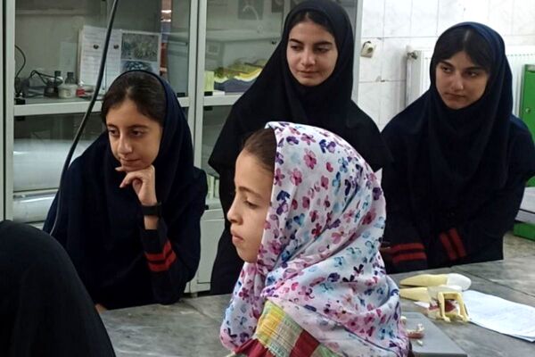 برگزاری کارگاه کار با میکروسکوپ در پژوهش‌سرای دانش‌آموزی بو‌علی سینای ملارد