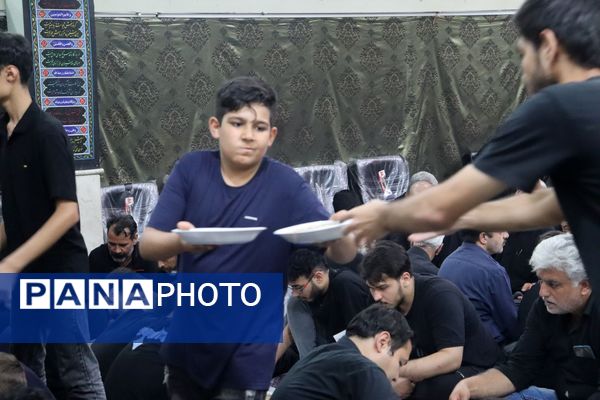 خادمی نوجوانان در عزاداری سید و سالار شهیدان در مشهد