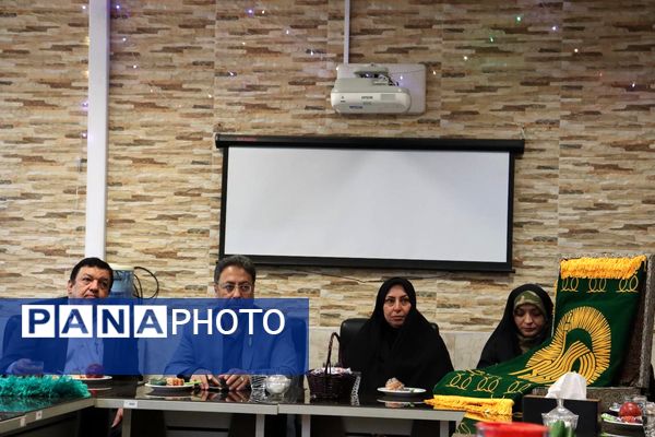 افتتاح چایخانه‌ای برای ادای احترام به حضرت رضا(ع) در دبیرستان دخترانه مطهره منطقه ۱۴