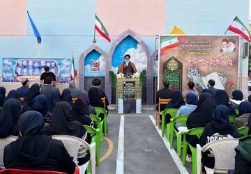یاد و نام شهدای دانش‌آموز در دبیرستان فاطمیه ورامین زنده شد
