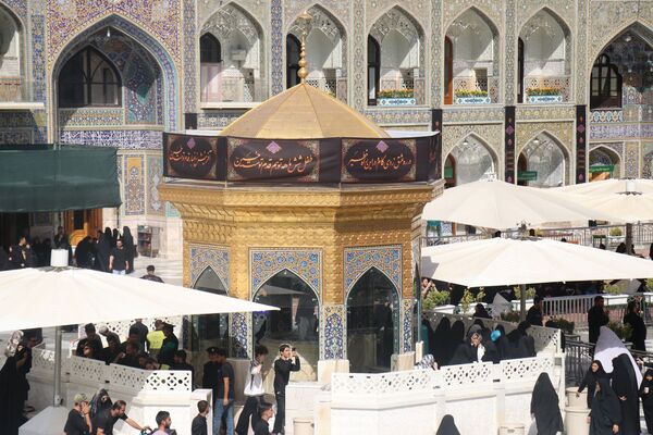 حرم مطهر رضوی غرق در ماتم اباعبدالله الحسین(ع)