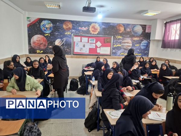 طرح توزیع مکمل‌های آهن و ویتامین D میان دانش‌آموزان متوسطه در مدارس ملارد