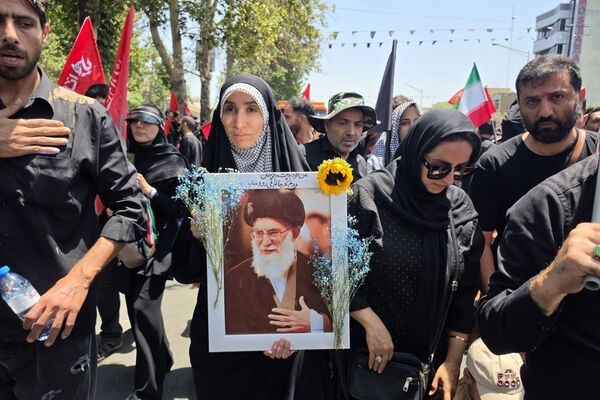 قاب هایی از لحظات وداع با آقای شهید