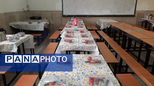 ضیافت افطاری در دبیرستان هیات امنایی فیض کاشانی