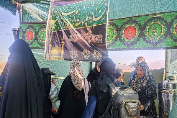 قدم به قدم به سوی نور کاروان پیاده روی از فیروزه به سمت مشهد مقدس