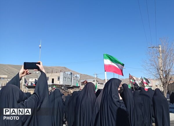 برای شهید وطن کوچک تا بزرگ آمدند