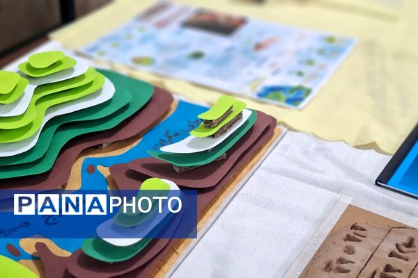 نمایشگاه دست‌سازه‌های دانش‌آموزی مدرسه نمونه دولتی ارشاد قرچک