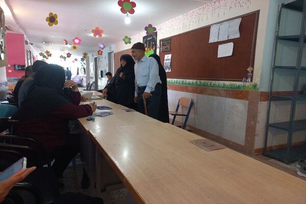 مشارکت حداکثری مردم شهیدپرور شهر تیتکانلو بخش خبوشان پای صندوق‌های رأی 