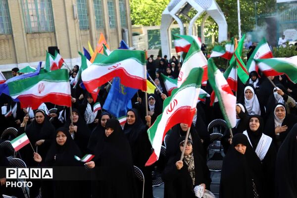 مراسم صبحگاه مشترک بسیج فرهنگیان تهران بزرگ در اداره کل آموزش و پرورش