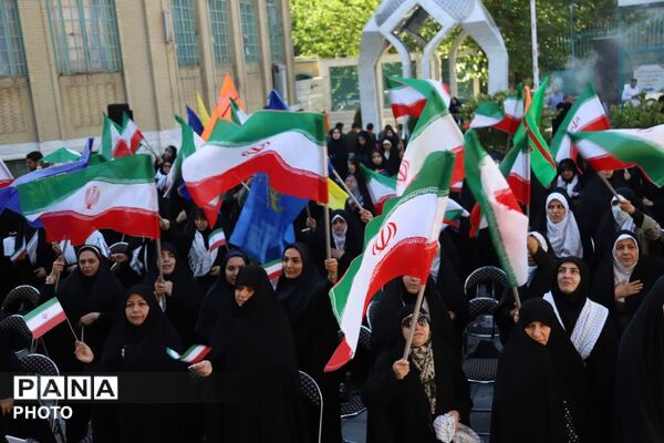 مراسم صبحگاه مشترک بسیج فرهنگیان تهران بزرگ در اداره کل آموزش و پرورش
