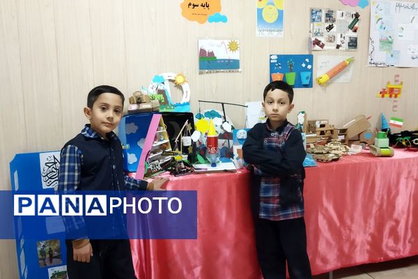 بازدید کارشناس پژوهش ناحیه دو شهرری از نمایشگاه پژوهش دبستان قلنبر