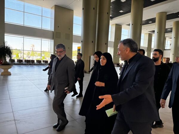 بازدید وزیر راه و شهرسازی از روند خدمات‌رسانی زائران در ایام پایانی دهه صفر
