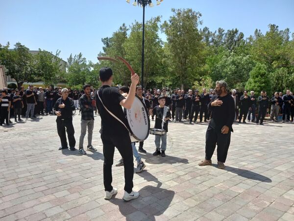 حضور دانش‌آموزان و فرهنگیان تربت‌جامی در عزاداری اربعین حسینی