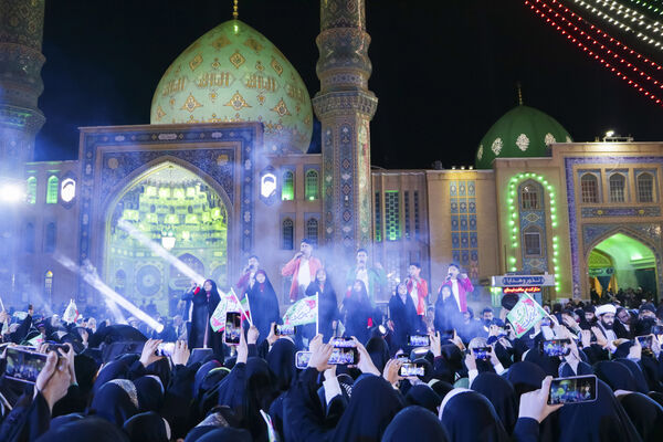 همخوانی سرود «سلام یا مهدی» با حضور ابوذر روحی در مسجد جمکران