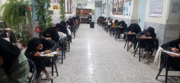حوزه امتحانی در دبیرستان نمونه شهید محمدی پور خلیل آباد 
