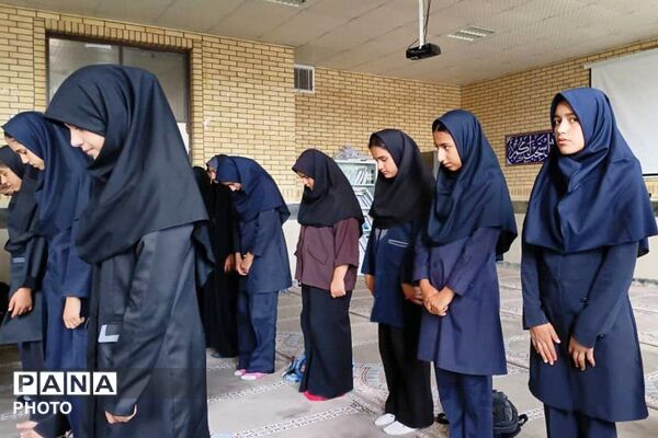 اقامه نخستین نماز جماعت در دبیرستان متوسطه اول حجاب دیشموک