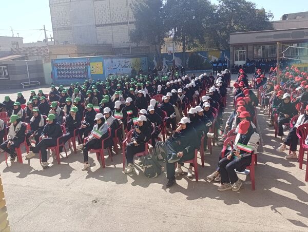 بزرگداشت روز دانش آموز در دبیرستان شاهد قدسیان 