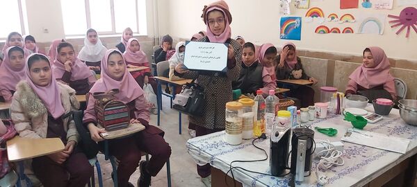 شیرینیِ دوستی اردوی دختران مهدیه در کارگاه شیرینی‌پزی کانون  امام خمینی(ره)