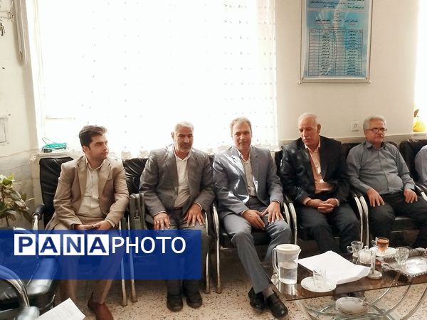 بازدید معاون پرورشی و تربیت بدنی آموزش و پرورش کاشمر از دبیرستان امام حسین (ع) 