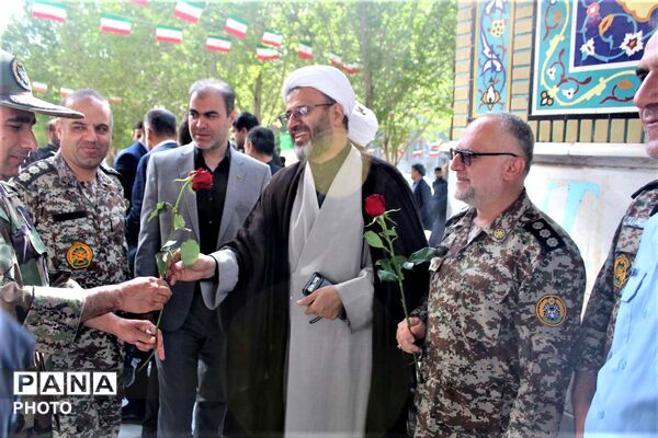 گلباران مزار شهدای حماسه آزادسازی خرمشهر در قم