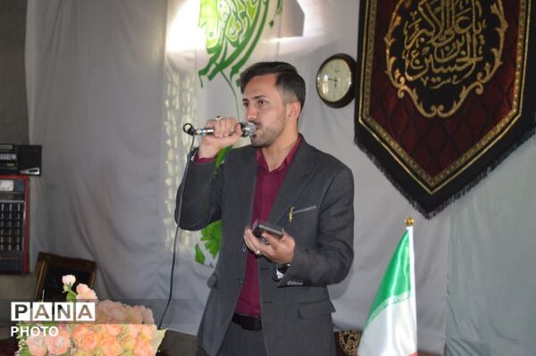 فارسان در جشن دهه کرامت؛ گردهمایی مردم در بارگاه امامزاده 