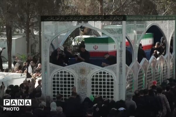اشک‌ها و بغض‌های میلیونی در مسیر تشییع پیکر مطهر رهبر شهید