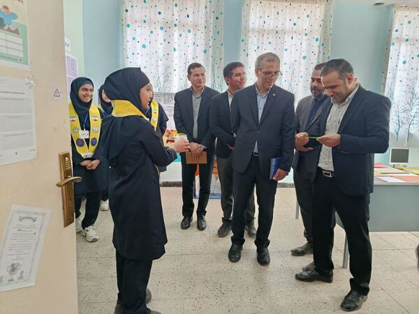 بازدید مسئولین استانی  از دبیرستان فرزانگان