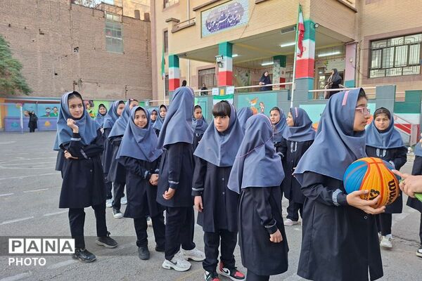 جام مهر ایران در مدرسه دکتر حافظی