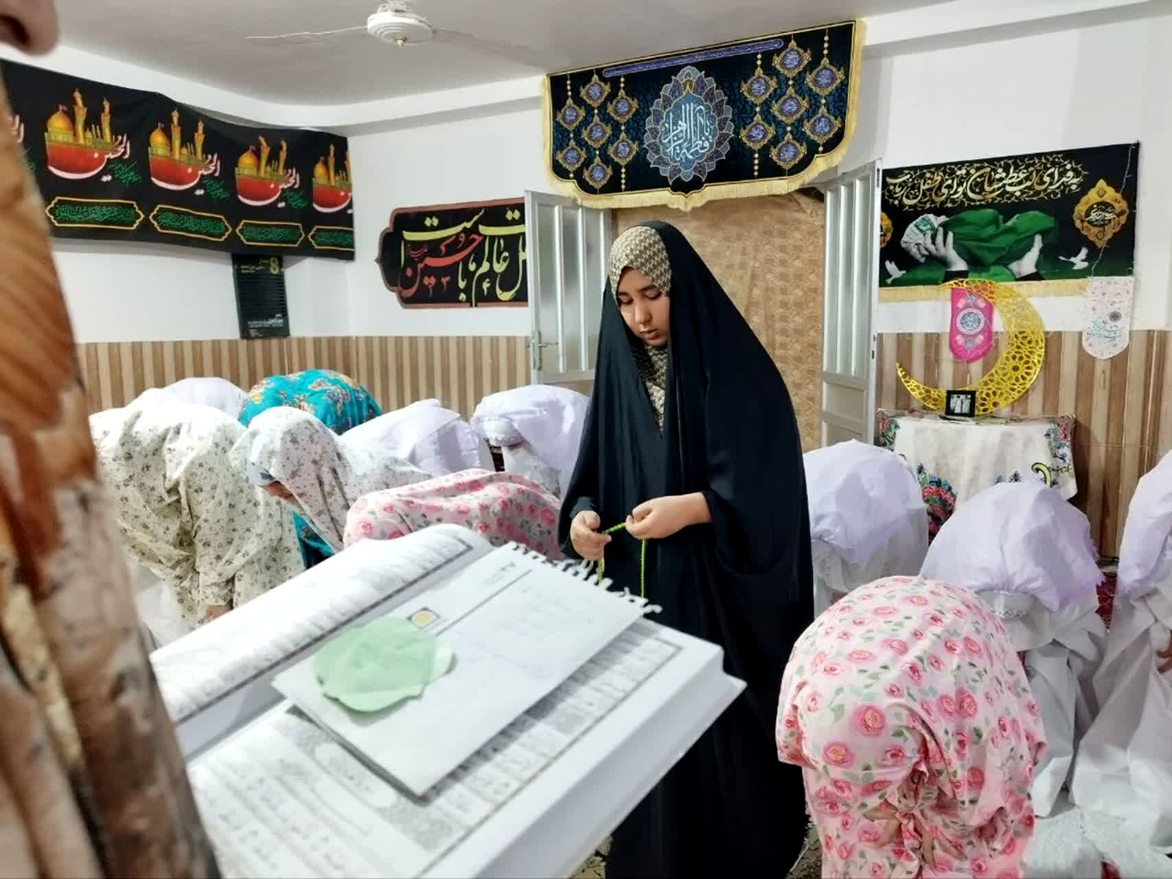 اعتکاف دانش‌آموزان دختر در مسجد سیدالشهدا شهرستان بجنورد 