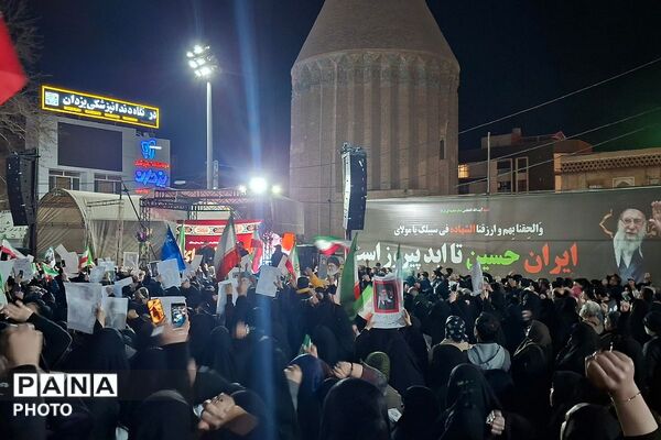 راهپیمایی بزرگ مردم ولایتمدار ورامین بر علیه آمریکا و اسرائیل جنایتکار برای خون خواهی رهبر معظم انقلاب اسلامی