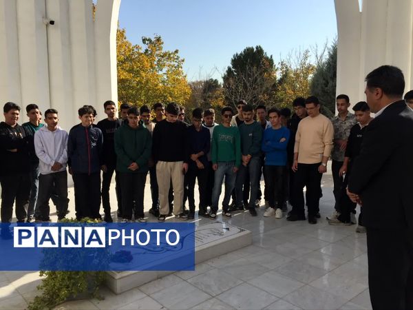 بازدید دانش آموزان دبیرستان نمونه آیت‌الله خامنه‌ای از دانشکده پزشکی دانشگاه فردوسی مشهد