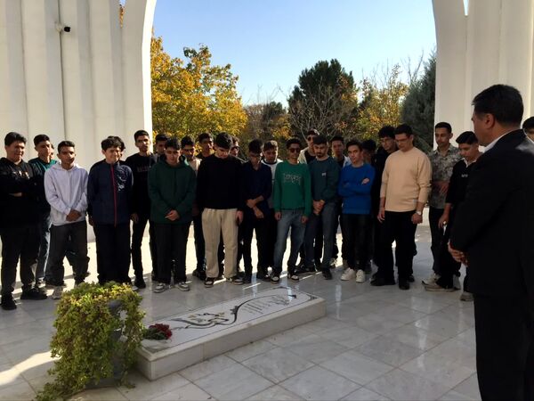 بازدید دانش آموزان دبیرستان نمونه آیت‌الله خامنه‌ای از دانشکده پزشکی دانشگاه فردوسی مشهد