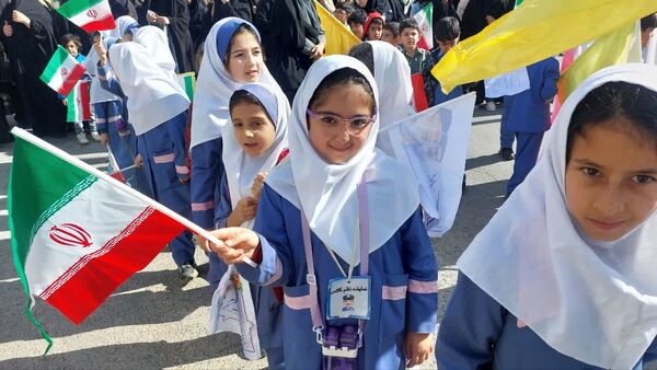 راهپیمایی یوم الله ۱۳ آبان در بلده مازندران