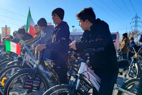 همایش دوچرخه سواری به مناسبت دهه فجر در قم برگزار می شود