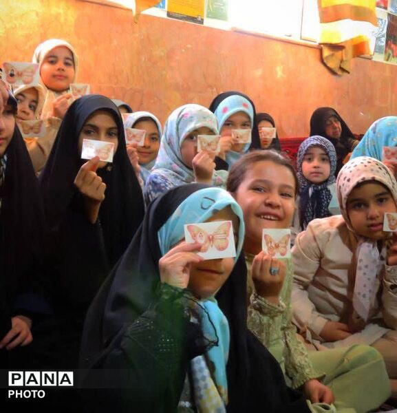 تجلیل از ایثارگری خانواده‌های شهدا در هفته دفاع مقدس