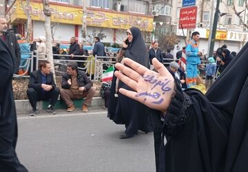حضور گسترده مردم و تجدید بیعت با رهبری