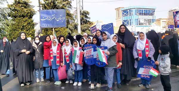 راهپیمایی ۲۲بهمن در شهرستان کاشمر با حضور پر رنگ مردم برگزار شد 