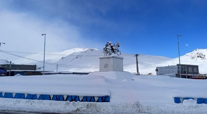  نخستین برف زمستان در پایتخت برف ایران 