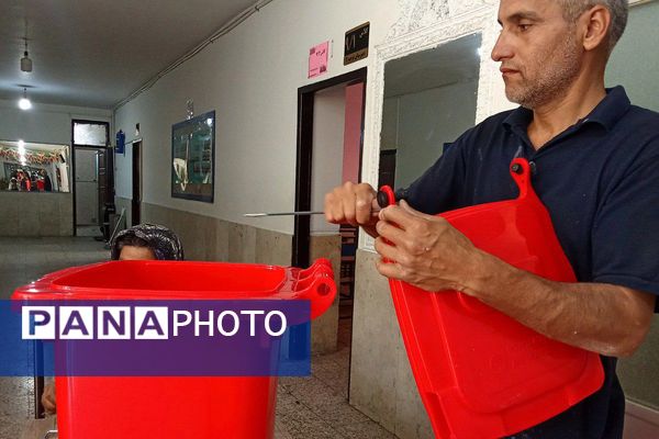 اجرای طرح غبارروبی نمازخانه مدارس در دبیرستان توحید یک شهرستان قدس