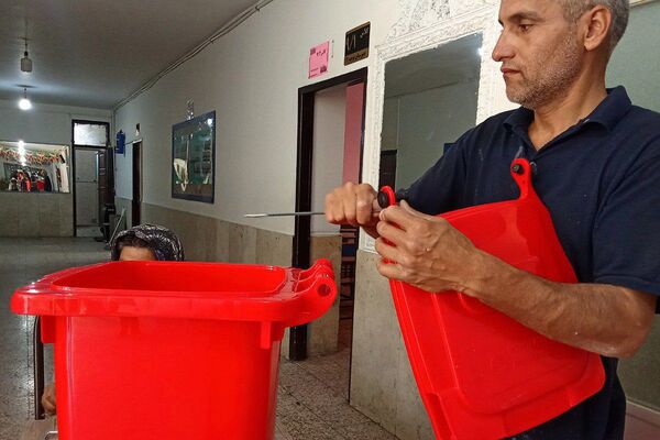 اجرای طرح غبارروبی نمازخانه مدارس در دبیرستان توحید یک شهرستان قدس