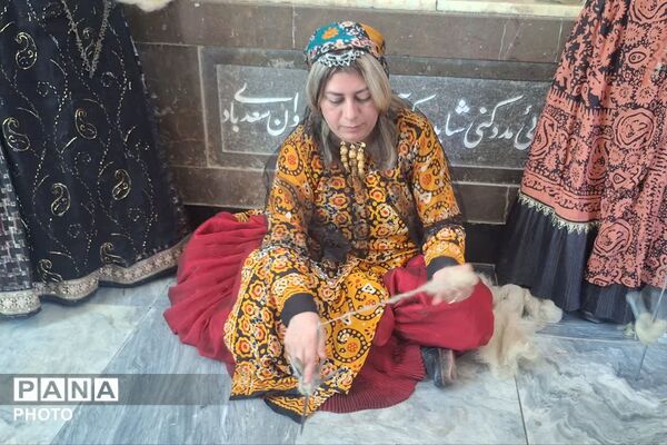 احیای هنرهای بومی با مسابقه نخ‌ریسی در شیراز
