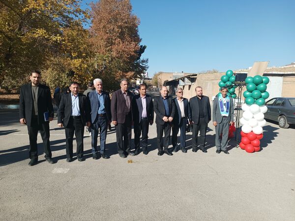 آیین بدرقه دانش آموزان منتخب به عمره دانش‌آموزی از هشت استان کشور در کرمانشاه