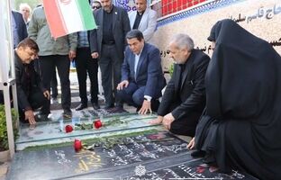 ادای احترام وزیر آموزش و پرورش به مقام شامخ شهدای استان کرمان