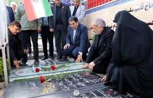 ادای احترام وزیر آموزش و پرورش به مقام شامخ شهدای استان کرمان