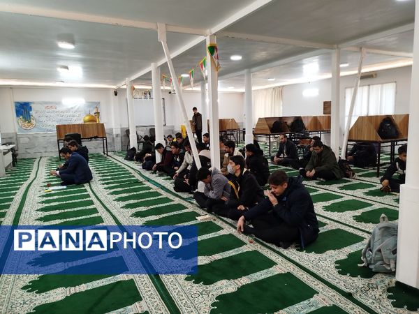 جشن ولادت باسعادت حضرت مهدی (ع) در دبیرستان نمونه آیت‌الله خامنه‌ای