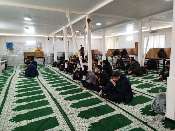 جشن ولادت باسعادت حضرت مهدی (ع) در دبیرستان نمونه آیت‌الله خامنه‌ای