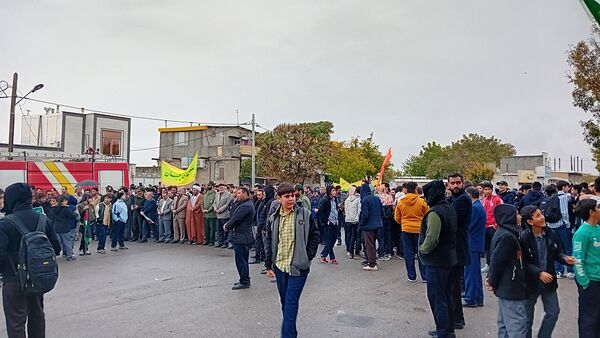 حماسه‌آفرینی دانش‌آموزان کمیجانی در راهپیمایی۱۳ آبان 