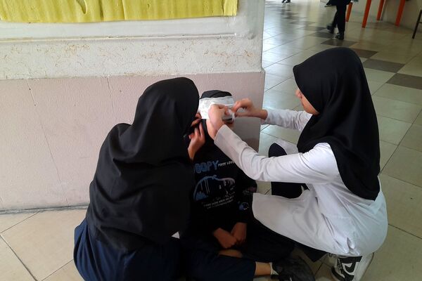 مانور زلزله در دبیرستانه دخترانه شاهد فیض ناحیه 3 شیراز